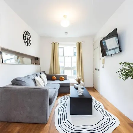 Spacious 2 Bedroom Old Street - Sleeps 6